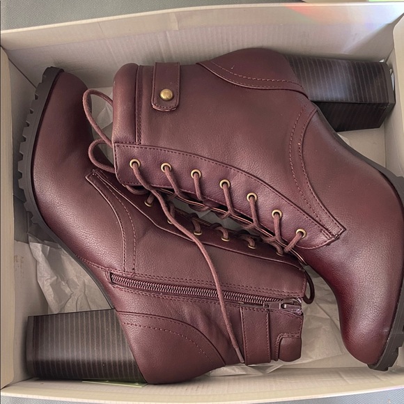 Style & Co. Deep Red Lace-Up Ankle Boots - Picture 2 of 4